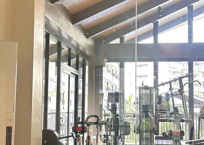 Apartment Stylish Unit Near Airport W Pool And Wifi