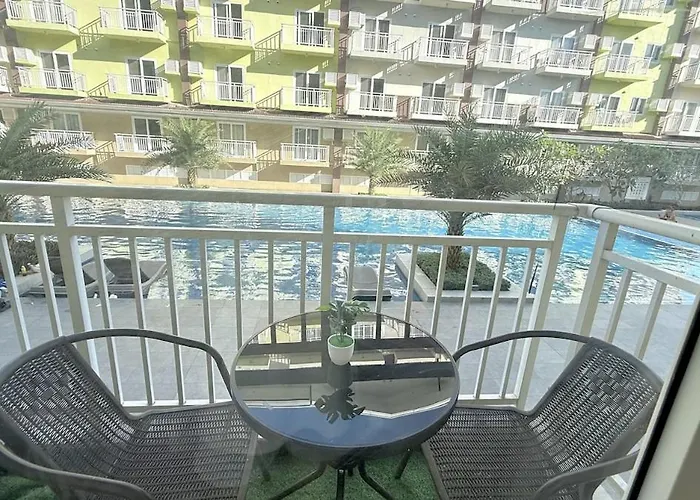 Stylish Unit Near Airport W Pool And Wifi *